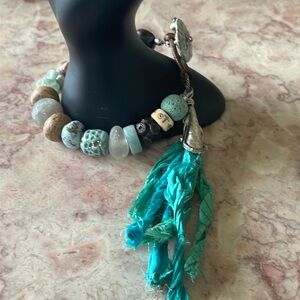 EUC~Woman’s Teal Muti Color Beaded Bracelet With Button Toggle Closure